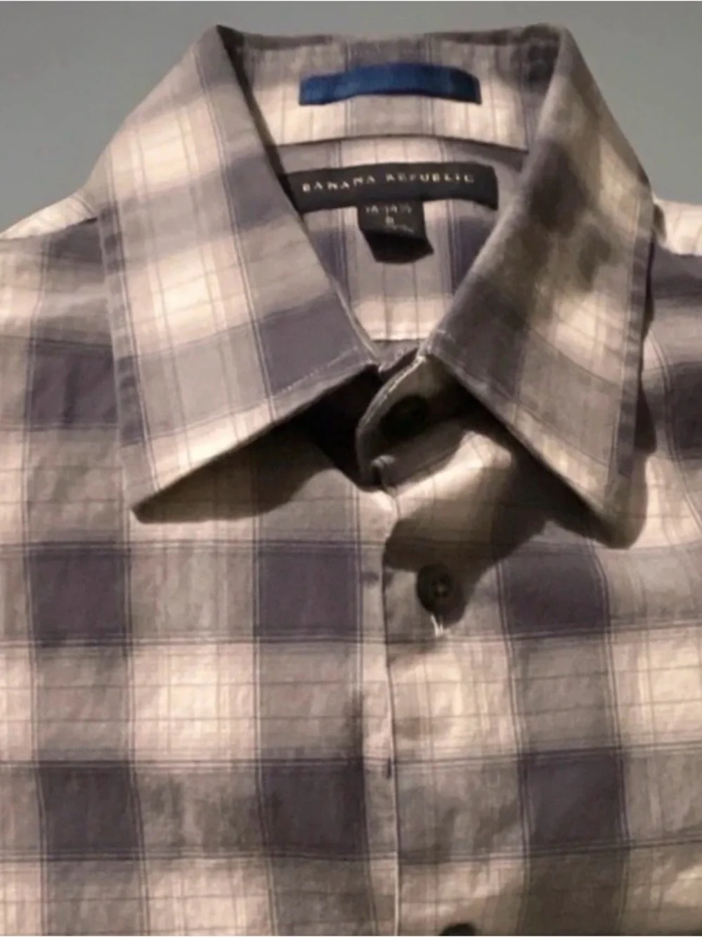 Banana Republic Men's Small Plaid Button-Up Shirt Gray White Collared 14-14½
